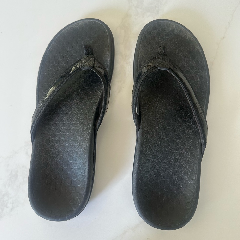 Vionics Women’s Black Tide flip flops Size 12